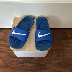 Boys Nike slides size 12c, blue